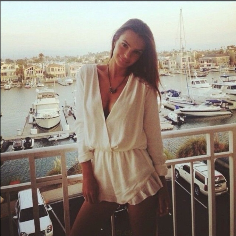 Stone Cold Fox White Jumper Size Small